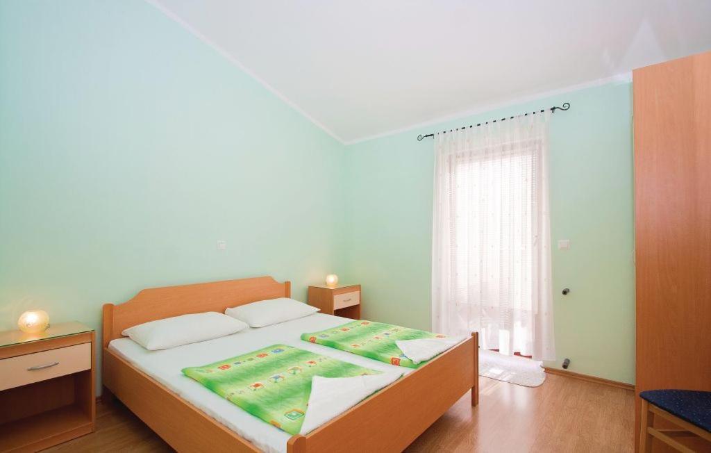 Apartment Milos *